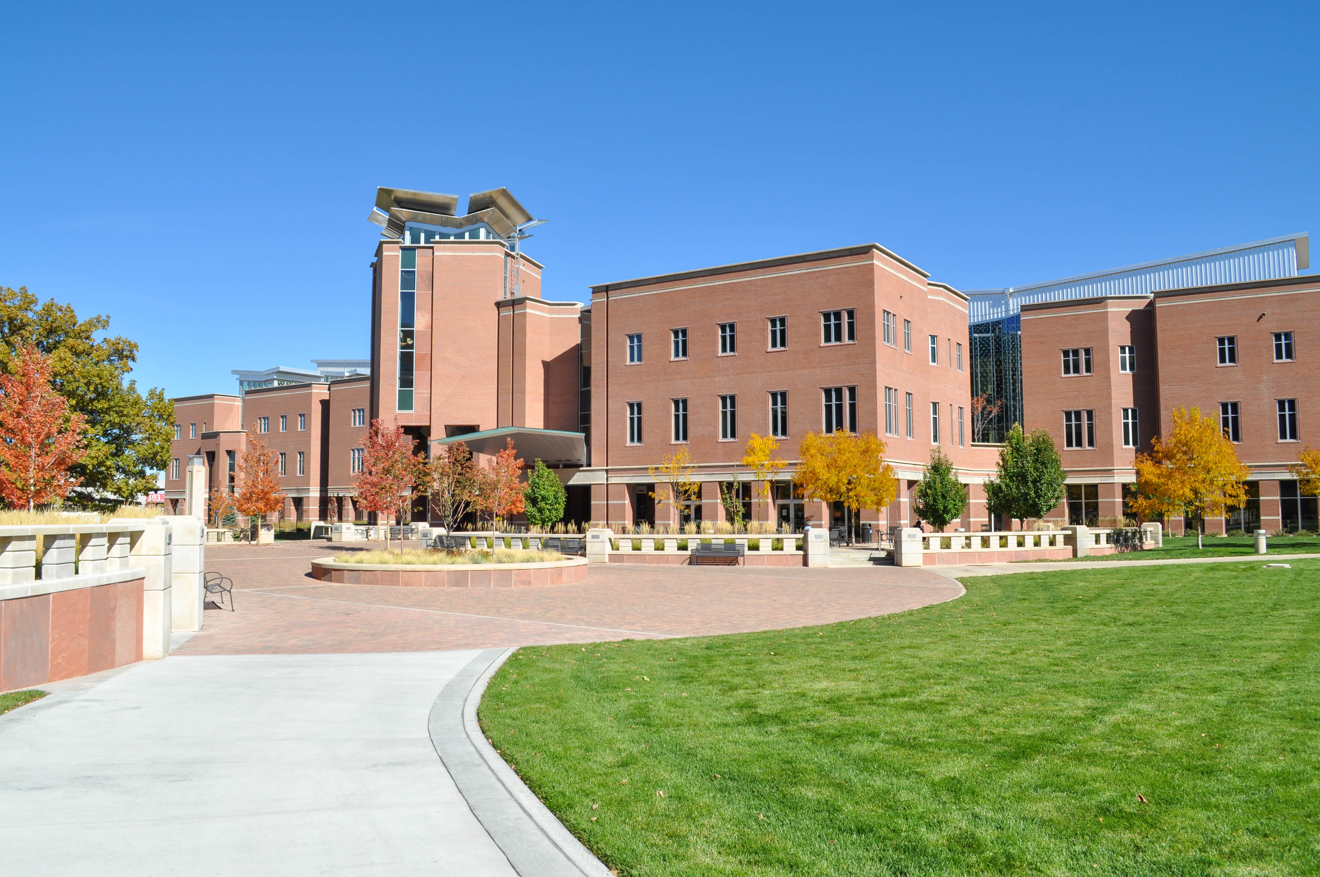 Picture of the outside of the Strauss Health Sciences Library building