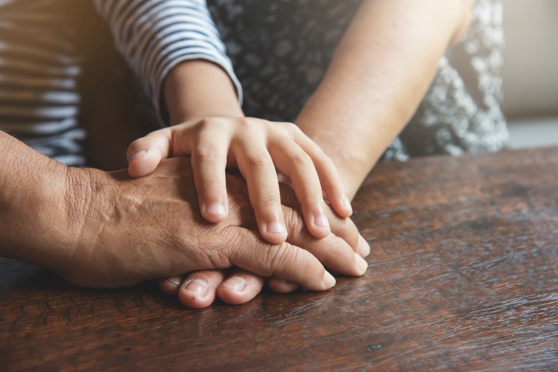 Multi-generations clasp hands for support