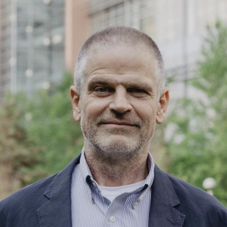 Headshot of Kevin Deane