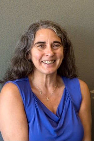 Elizabeth Kovacs Headshot