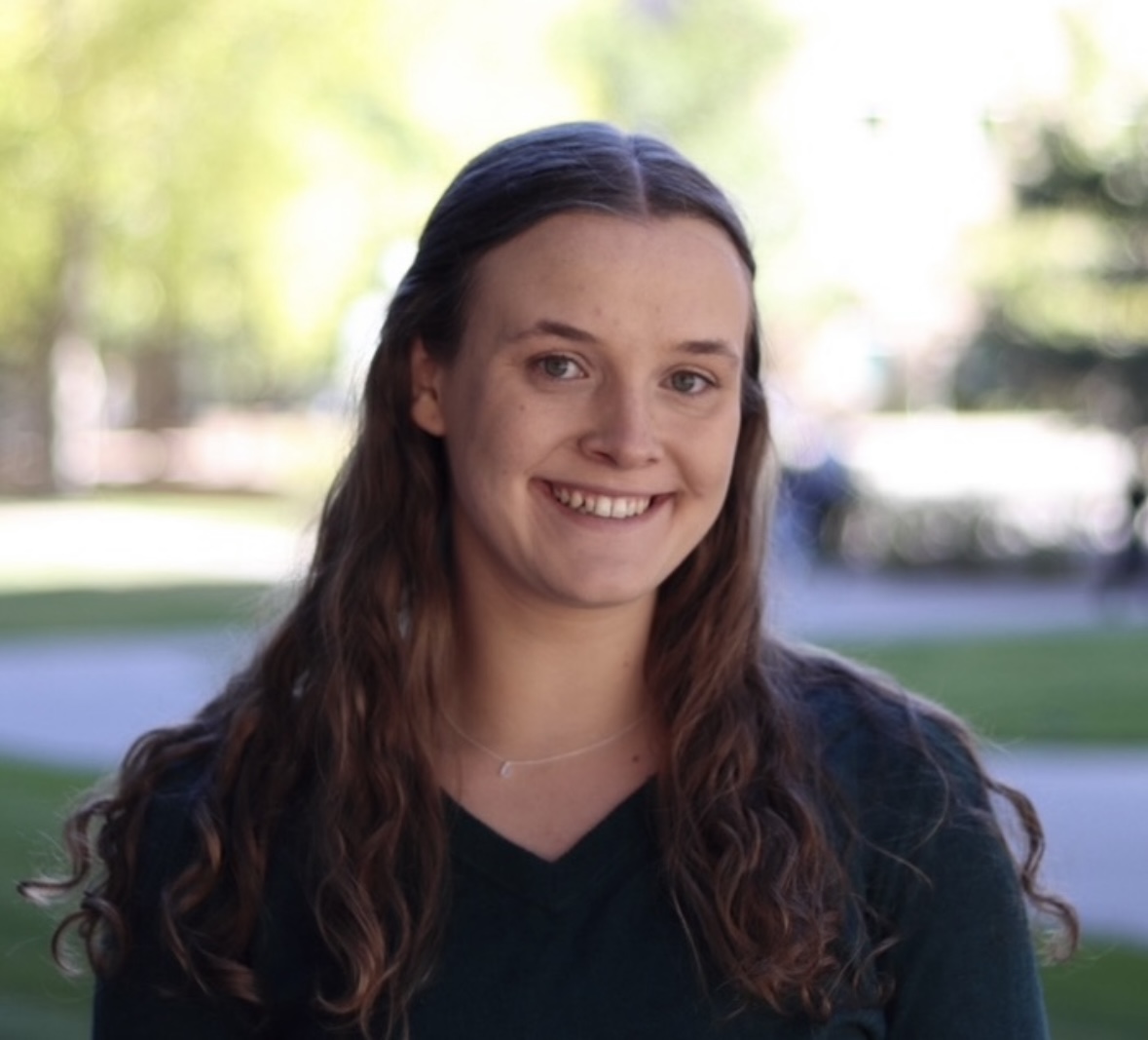 Tessa Holmstoen Headshot