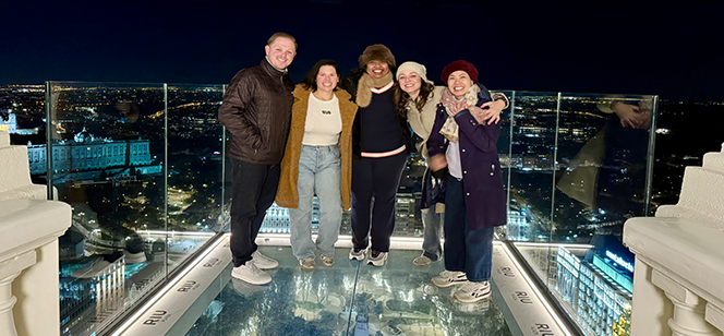 B_Study Abroad students abroad-photo showcase story_