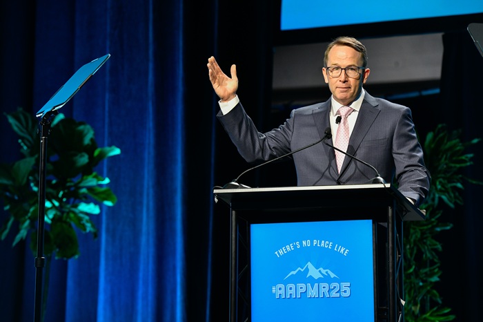 Dr. Laker delivering the keynote address at the AAPM&R Annual Assembly.