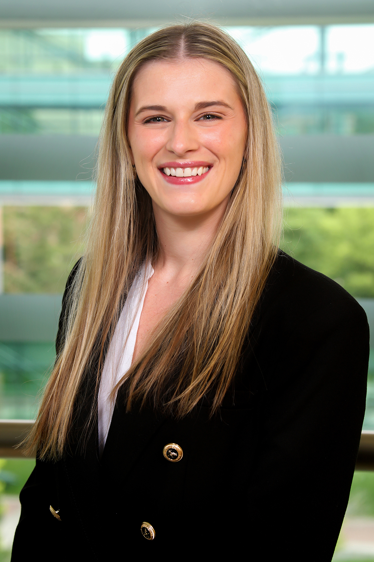 Caitlin Foster Headshot