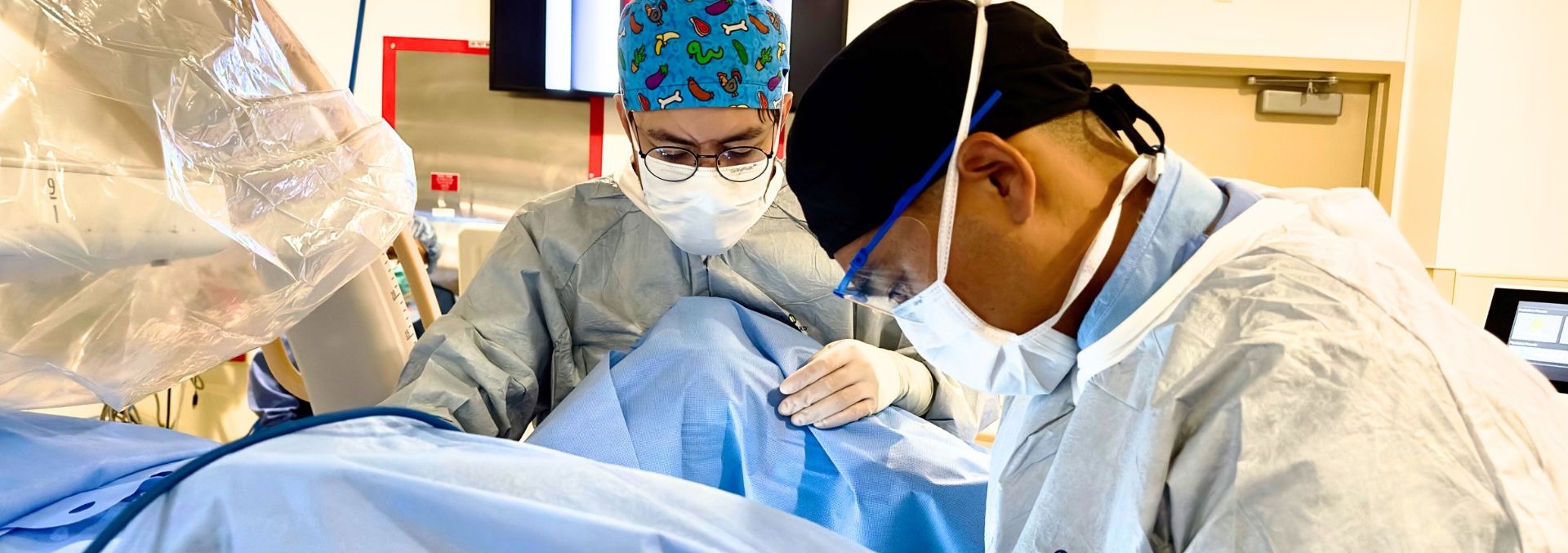 PGY-2 teaches intern how to perform a procedure