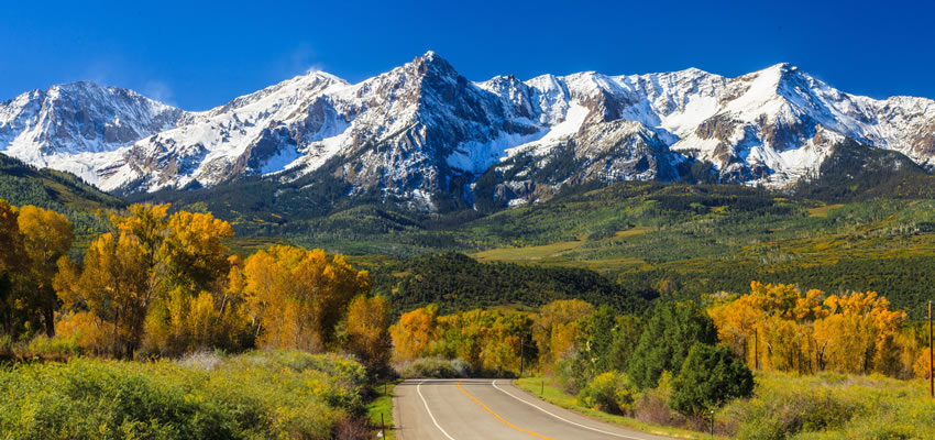 Road leading into the mountains in autumn