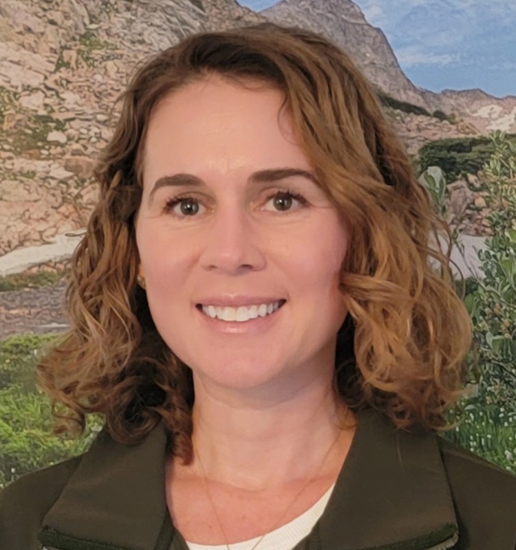 chelsea leonard headshot