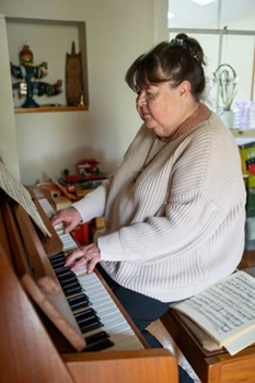 woman playing piano
